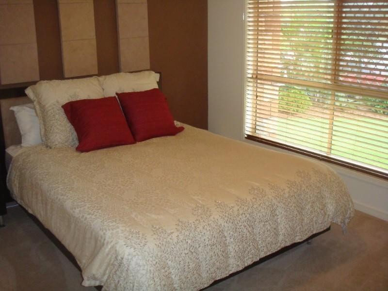 2 Emira Place, Pacific Pines QLD 4211