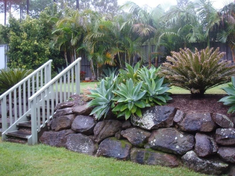 2 Emira Place, Pacific Pines QLD 4211