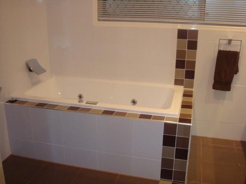 2 Emira Place, Pacific Pines QLD 4211