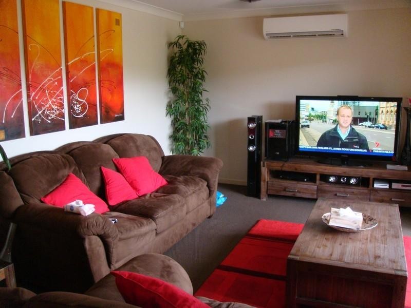 10 Chesterton Street, Pacific Pines QLD 4211