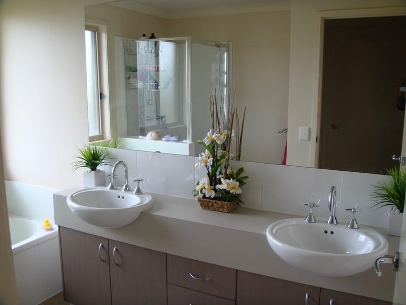 10 Chesterton Street, Pacific Pines QLD 4211