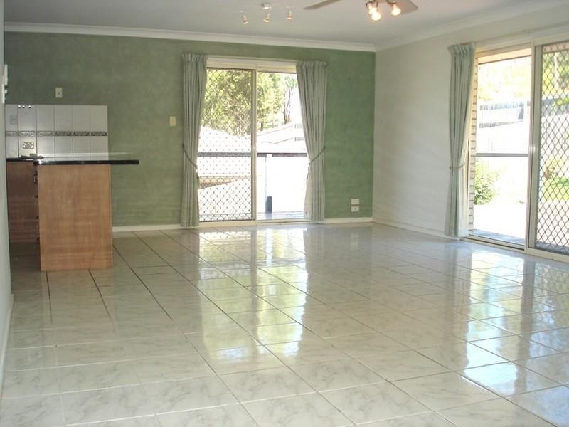 8 Moorea Court, Pacific Pines QLD 4211