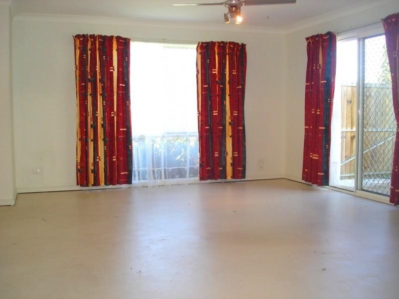 8 Moorea Court, Pacific Pines QLD 4211