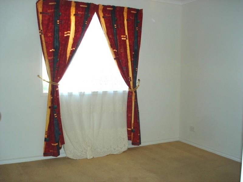 8 Moorea Court, Pacific Pines QLD 4211