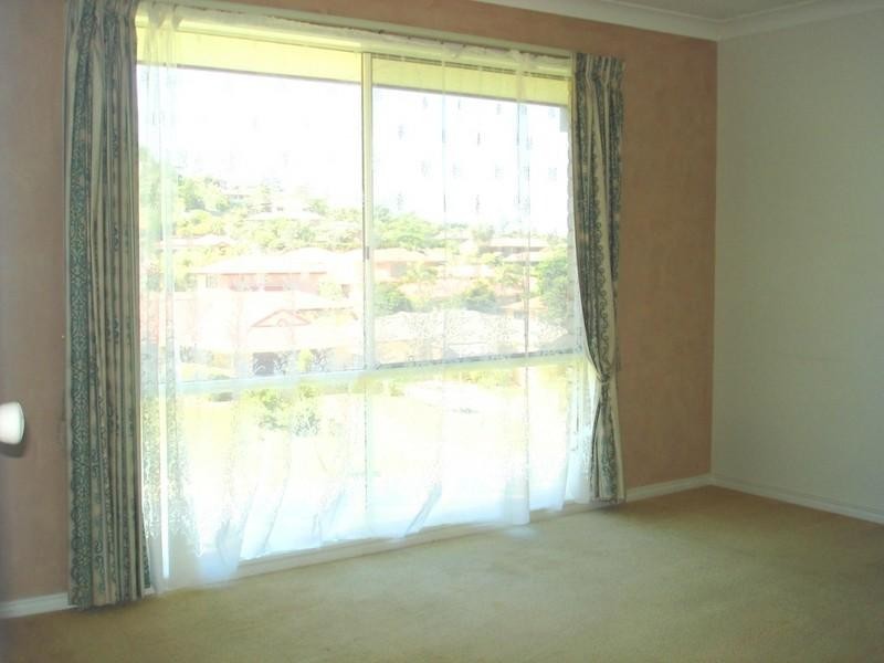 8 Moorea Court, Pacific Pines QLD 4211