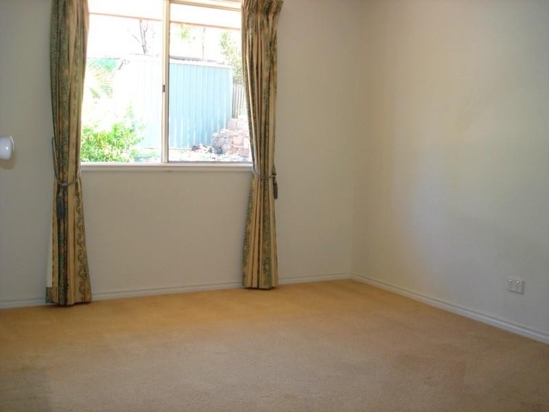 8 Moorea Court, Pacific Pines QLD 4211