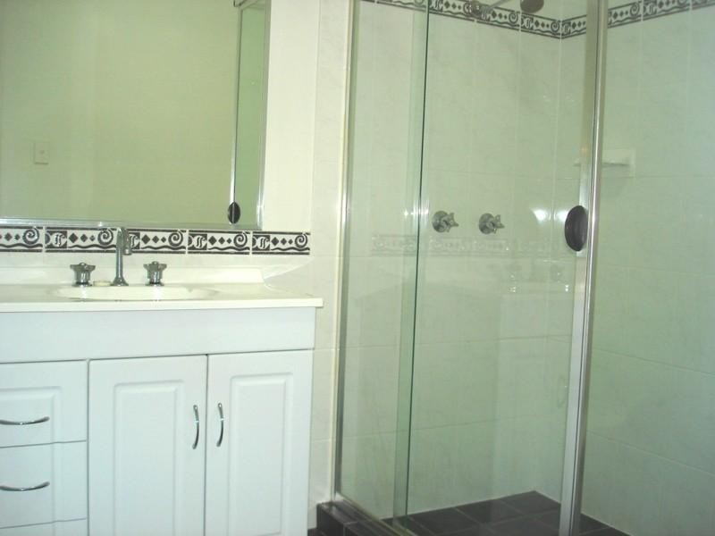 8 Moorea Court, Pacific Pines QLD 4211