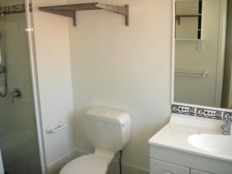 8 Moorea Court, Pacific Pines QLD 4211