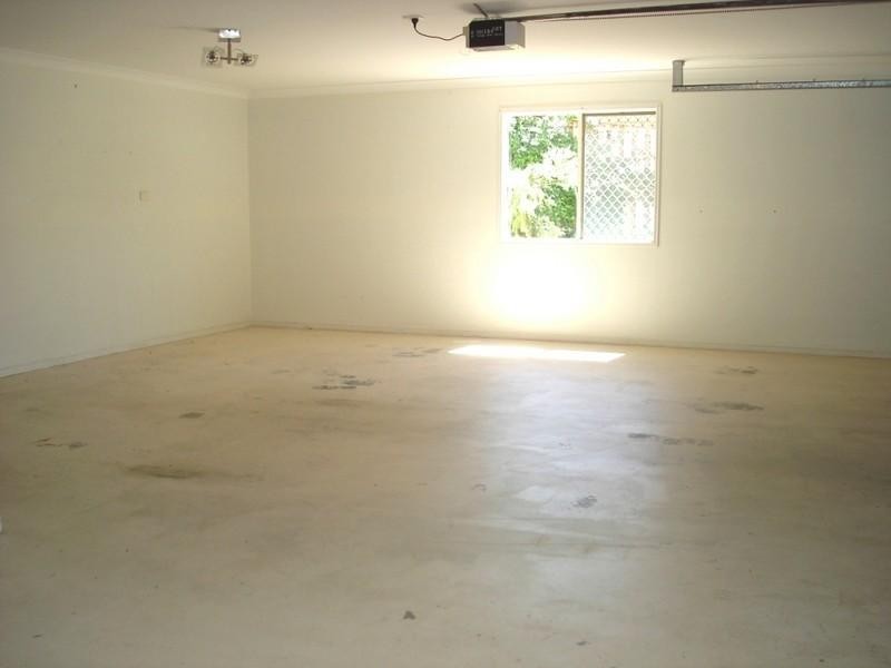 8 Moorea Court, Pacific Pines QLD 4211