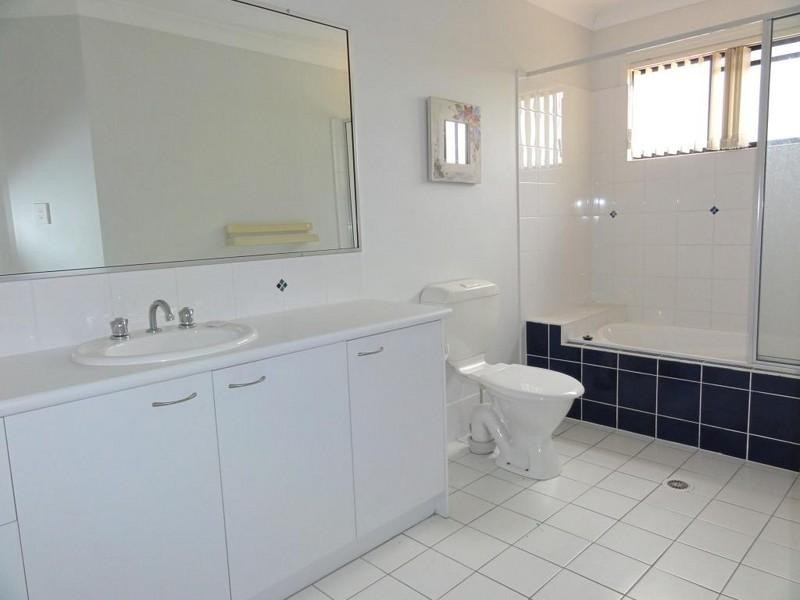 70/31 Archipelago Street, Pacific Pines QLD 4211