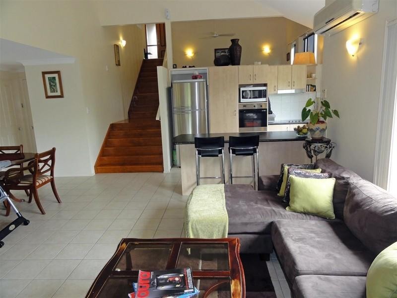 9 Coonowrin Street, Pacific Pines QLD 4211