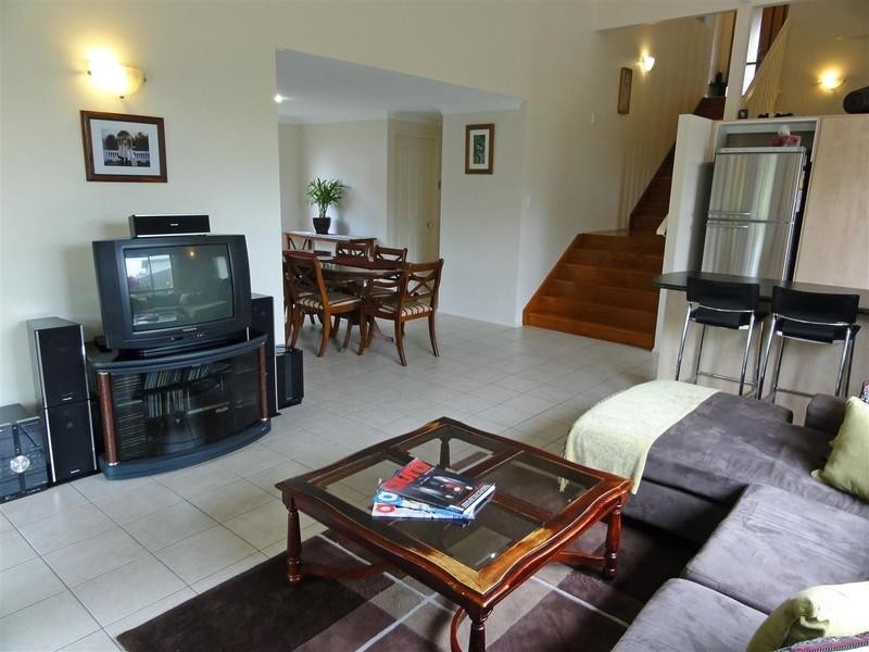 9 Coonowrin Street, Pacific Pines QLD 4211