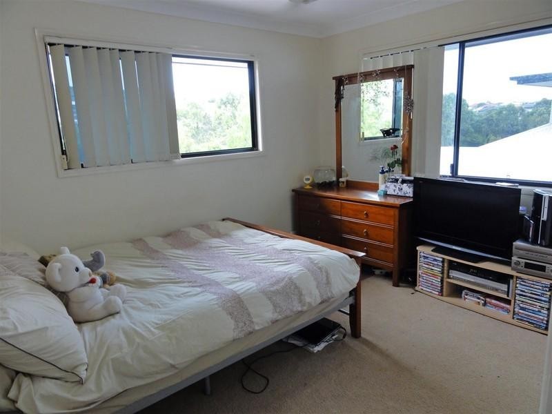 9 Coonowrin Street, Pacific Pines QLD 4211