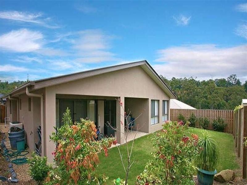 17 Chesterton Street, Pacific Pines QLD 4211