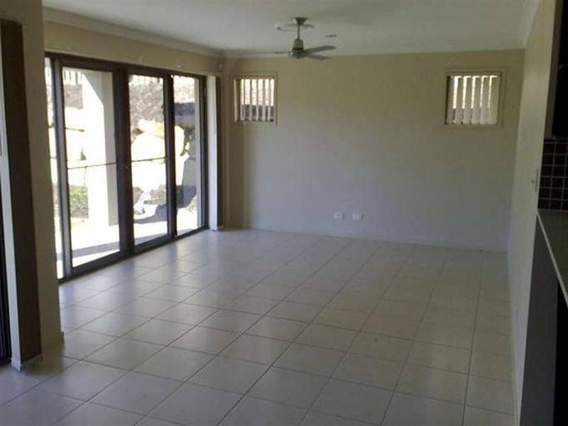 17 Chesterton Street, Pacific Pines QLD 4211