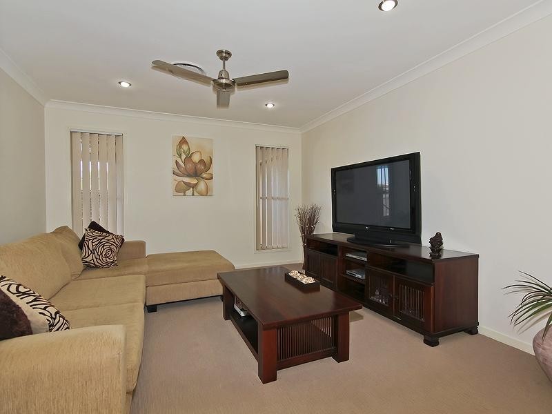 44 Aldgate Crescent, Pacific Pines QLD 4211