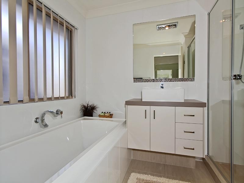 44 Aldgate Crescent, Pacific Pines QLD 4211