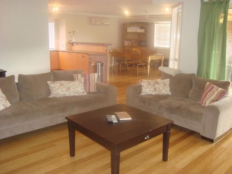 15 Maui Crescent, Oxenford QLD 4210