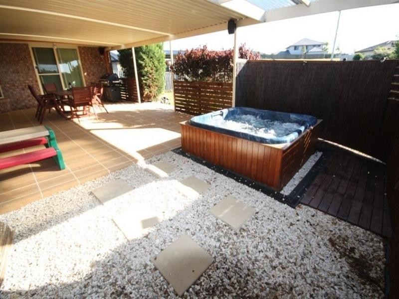 15 Maui Crescent, Oxenford QLD 4210