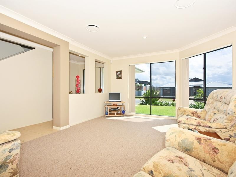 67 Salvado Drive, Pacific Pines QLD 4211