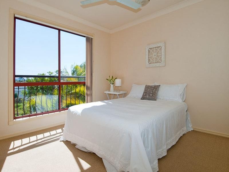8 Woody Views Way, Robina QLD 4226