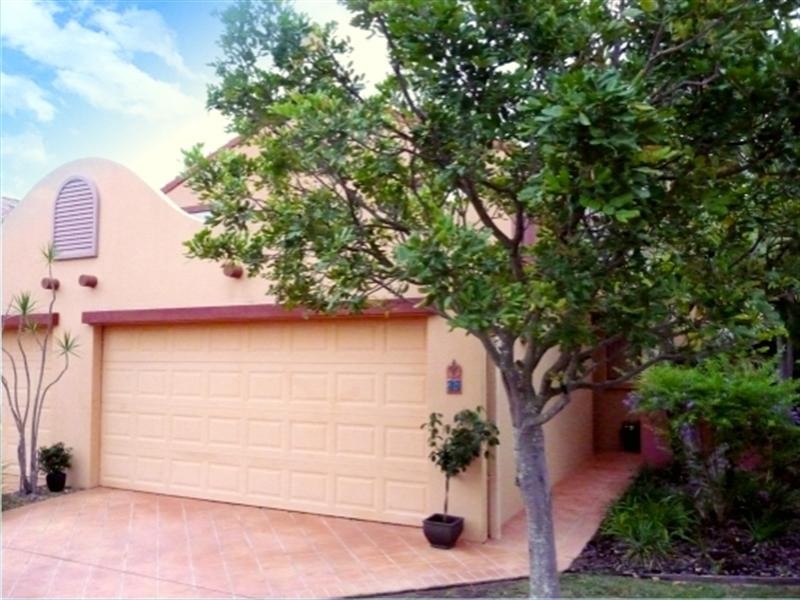 8 Woody Views Way, Robina QLD 4226
