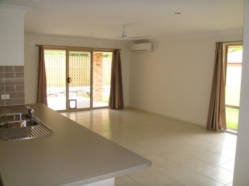 21 Hadrian Crescent, Pacific Pines QLD 4211