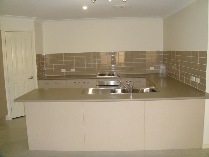 21 Hadrian Crescent, Pacific Pines QLD 4211