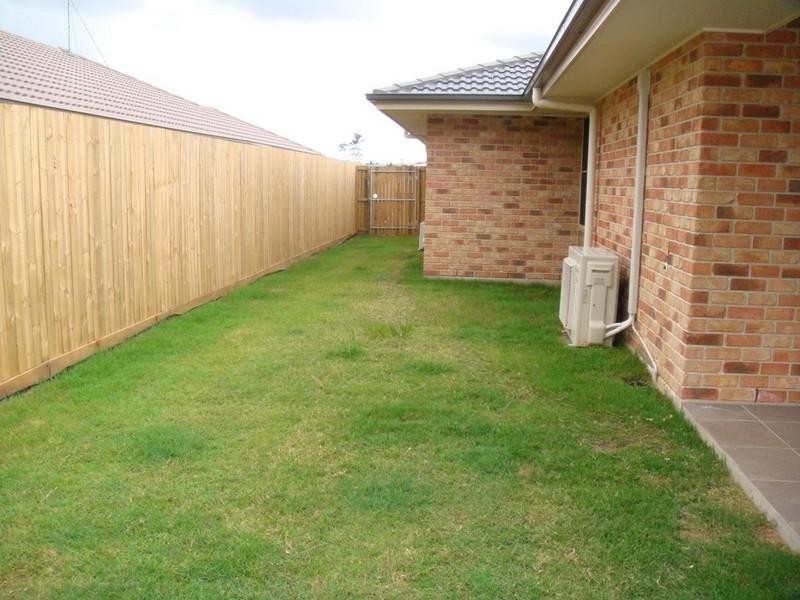 21 Hadrian Crescent, Pacific Pines QLD 4211