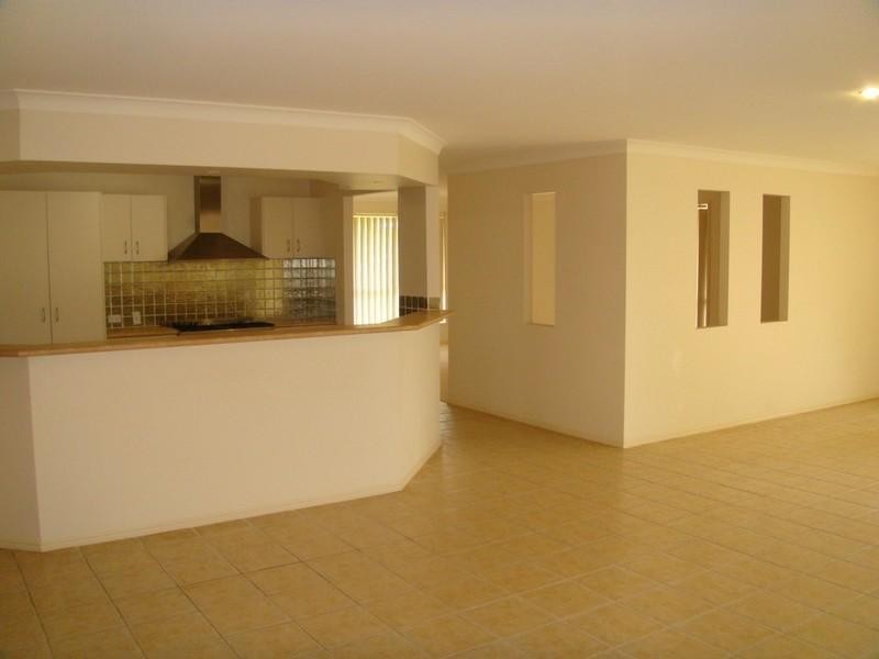 10 Stromlo Court, Pacific Pines QLD 4211