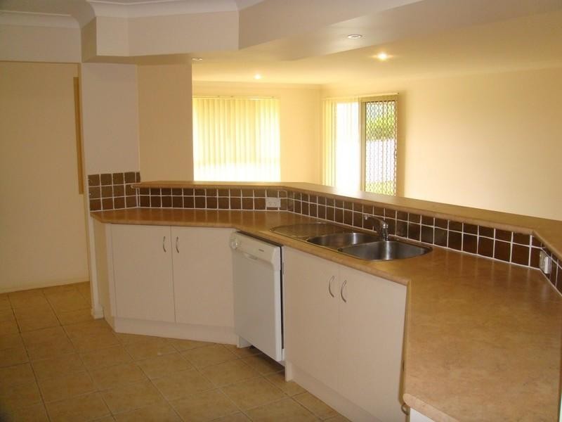 10 Stromlo Court, Pacific Pines QLD 4211