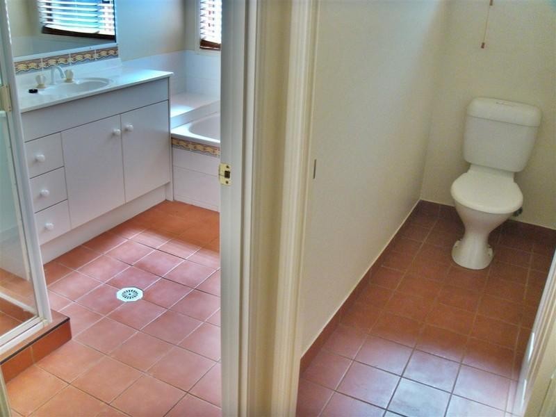 24 Midway Terrace, Pacific Pines QLD 4211