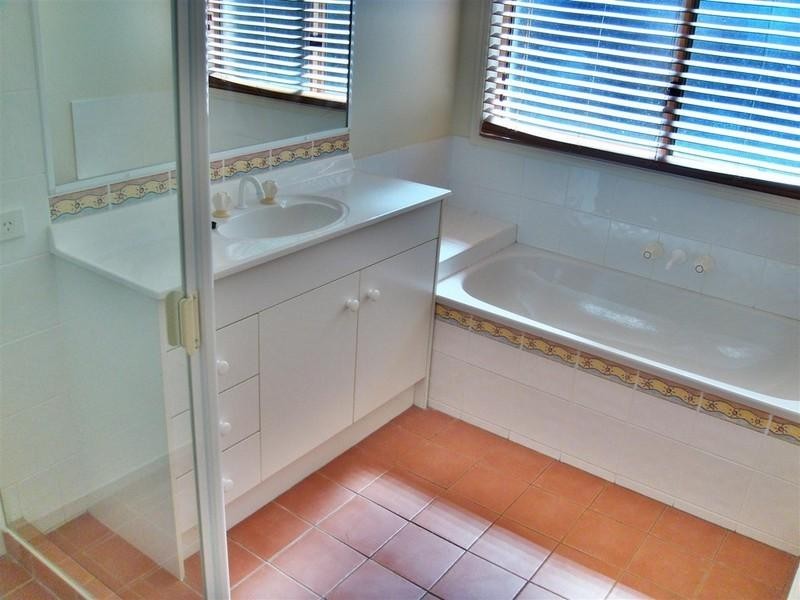 24 Midway Terrace, Pacific Pines QLD 4211