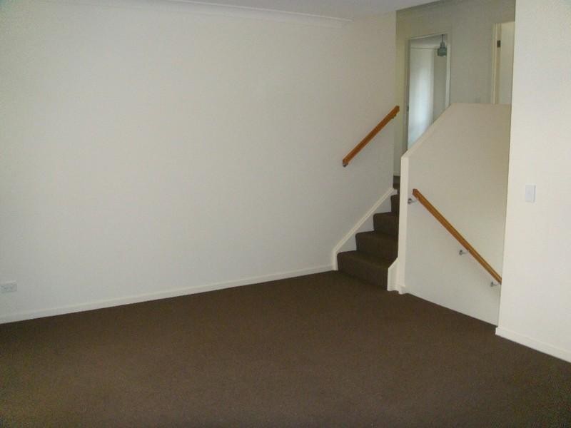 8 Gellert Close, Maudsland QLD 4210