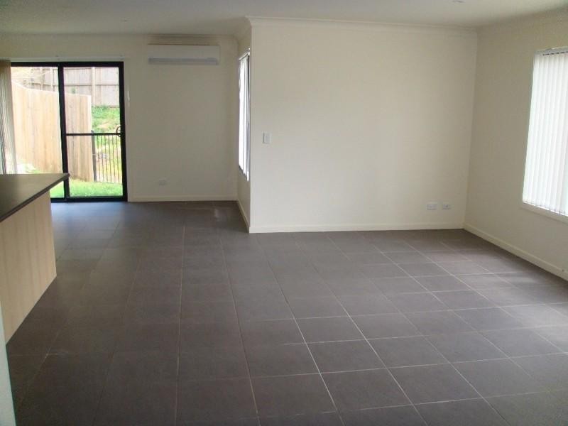 8 Gellert Close, Maudsland QLD 4210
