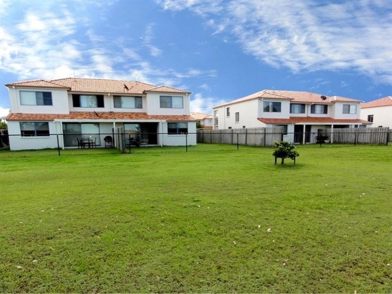 2 Studio Drive, Pacific Pines QLD 4211