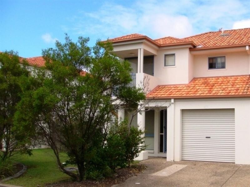 2 Studio Drive, Pacific Pines QLD 4211