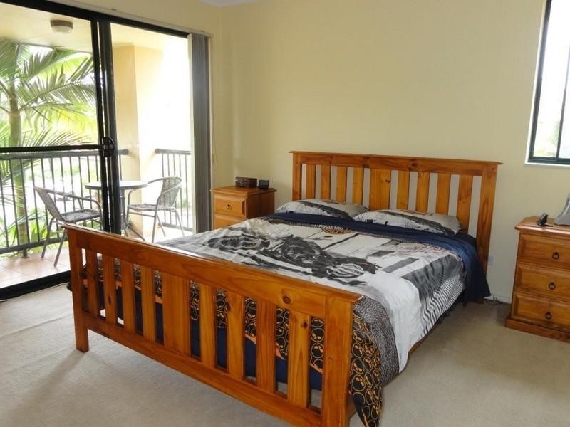 156 Greenacre Drive, Arundel QLD 4214