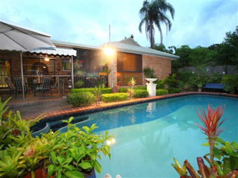 18 Dromana Crescent, Helensvale QLD 4212