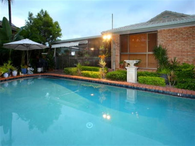 18 Dromana Crescent, Helensvale QLD 4212