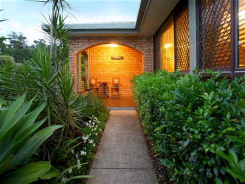 18 Dromana Crescent, Helensvale QLD 4212