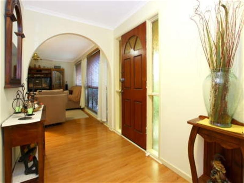 18 Dromana Crescent, Helensvale QLD 4212