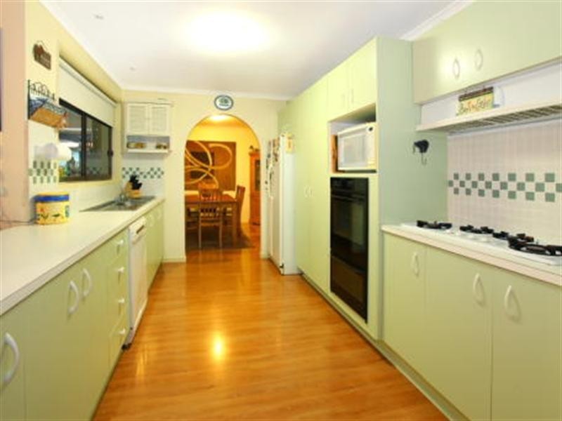 18 Dromana Crescent, Helensvale QLD 4212