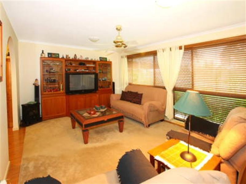 18 Dromana Crescent, Helensvale QLD 4212