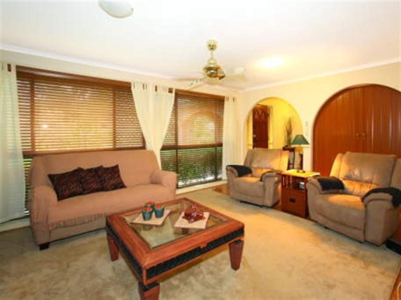 18 Dromana Crescent, Helensvale QLD 4212