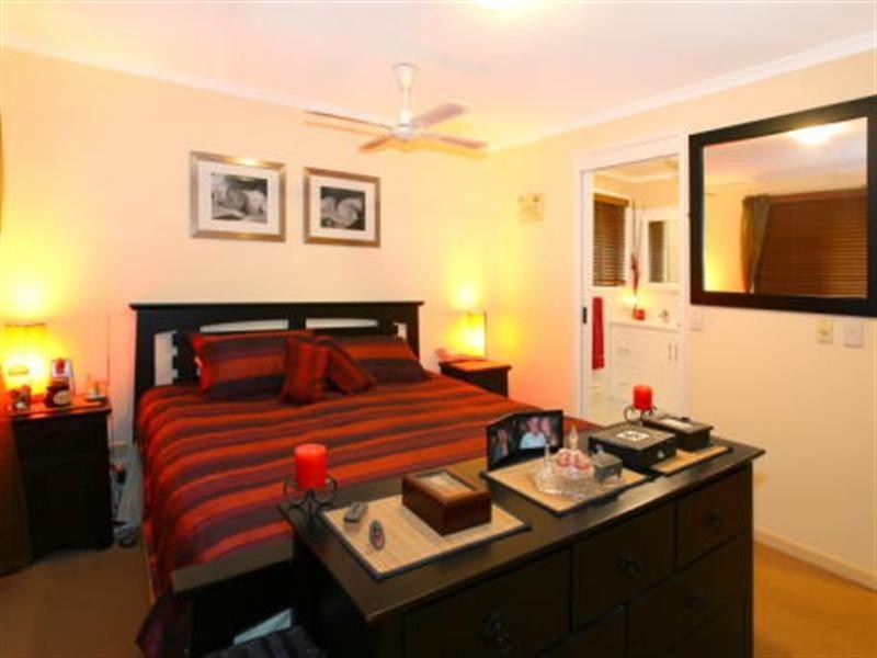 18 Dromana Crescent, Helensvale QLD 4212