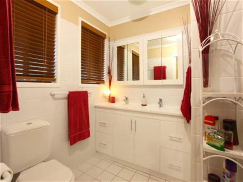 18 Dromana Crescent, Helensvale QLD 4212