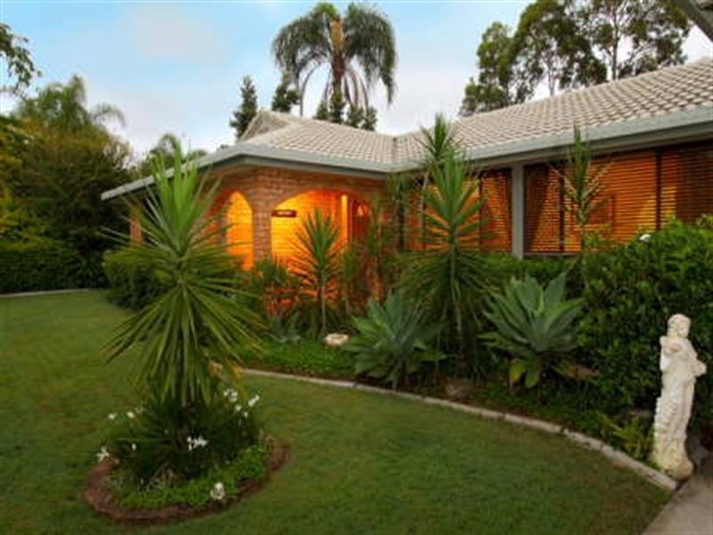 18 Dromana Crescent, Helensvale QLD 4212