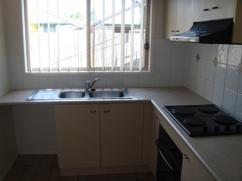 2/7 Hialeah Crescent, Helensvale QLD 4212