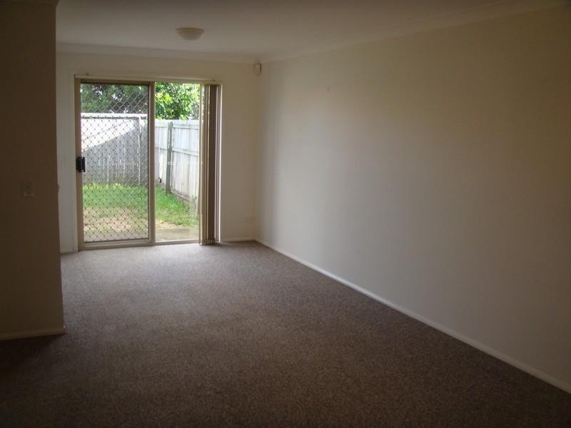 2/7 Hialeah Crescent, Helensvale QLD 4212